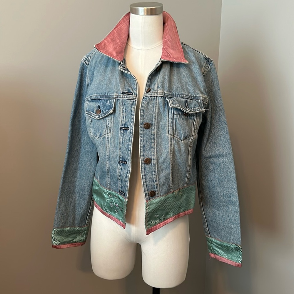 Gap vintage blue jean jacket , fabric pattern at neck, band, & sleeve, medium